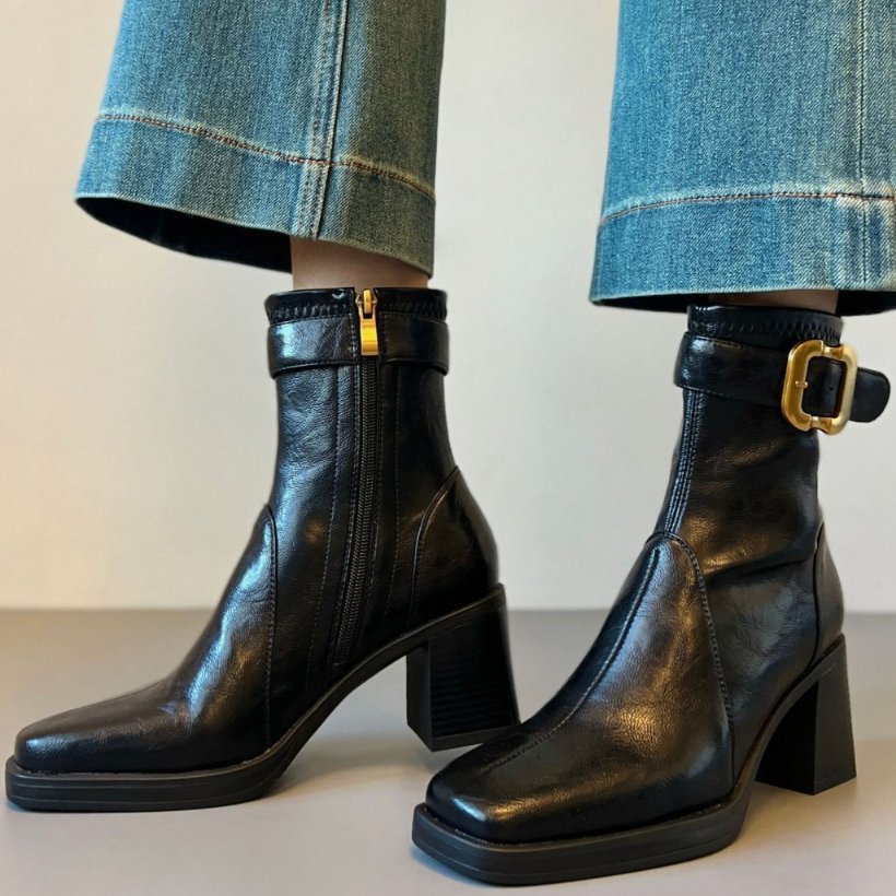 B907 BOOTS